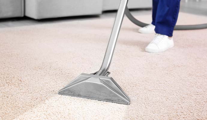 Professional carpet cleaning method using hot water extraction